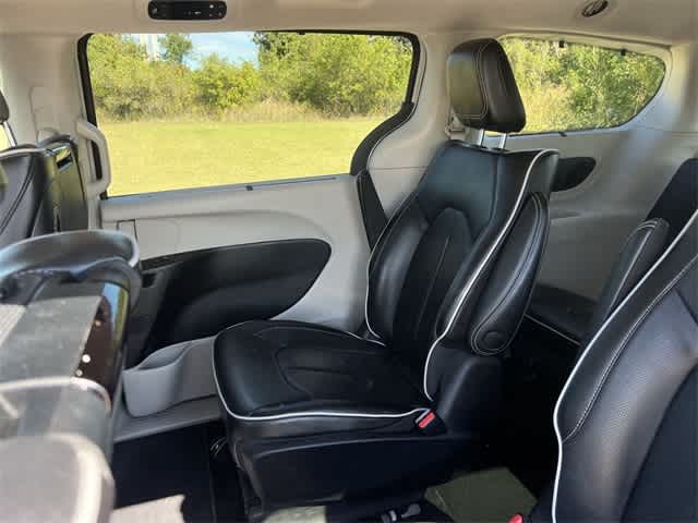 Thumbnail: 2021 Chrysler Pacifica - 14