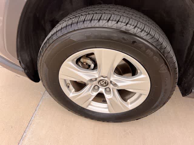 Thumbnail: 2021 Toyota RAV4 - 9