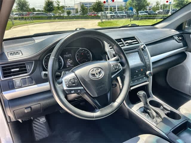 2016 Toyota Camry SE 15