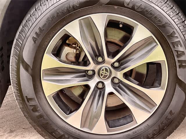 Thumbnail: 2022 Toyota Highlander - 9