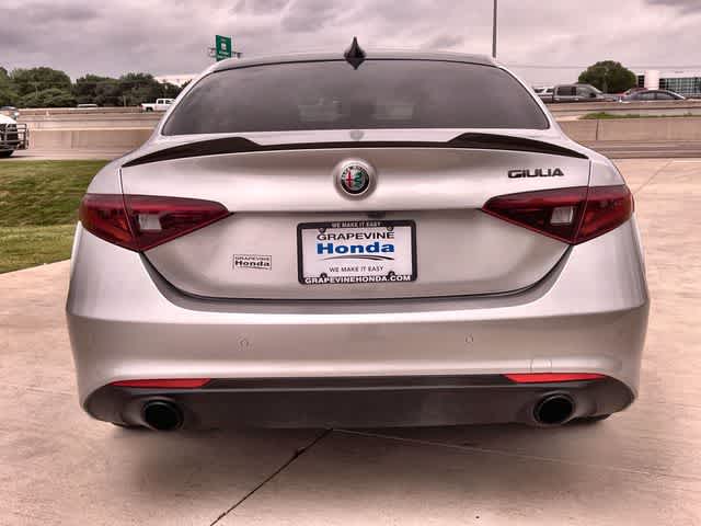 Thumbnail: 2020 Alfa Romeo Giulia - 6