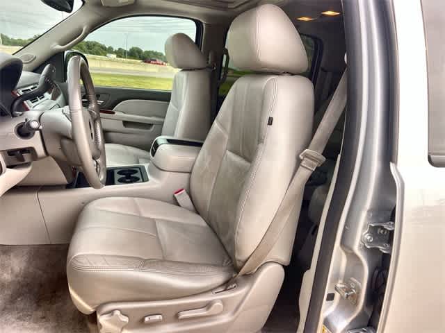 Thumbnail: 2014 Chevrolet Suburban - 11