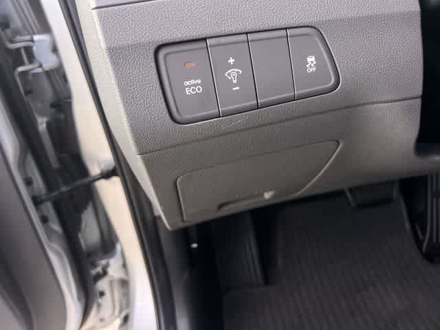 Thumbnail: 2013 Hyundai Elantra - 27