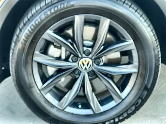 Thumbnail: 2022 Volkswagen Tiguan - 9
