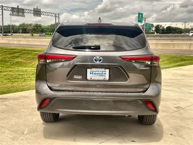 Thumbnail: 2022 Toyota Highlander - 6