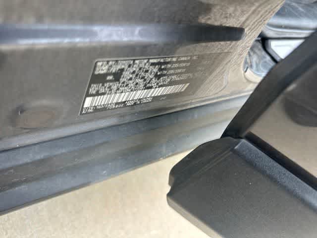 Thumbnail: 2021 Toyota RAV4 - 8