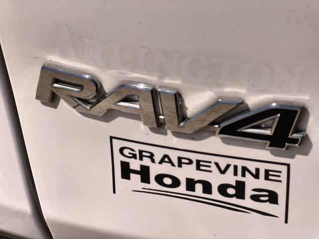 Thumbnail: 2022 Toyota RAV4 - 8