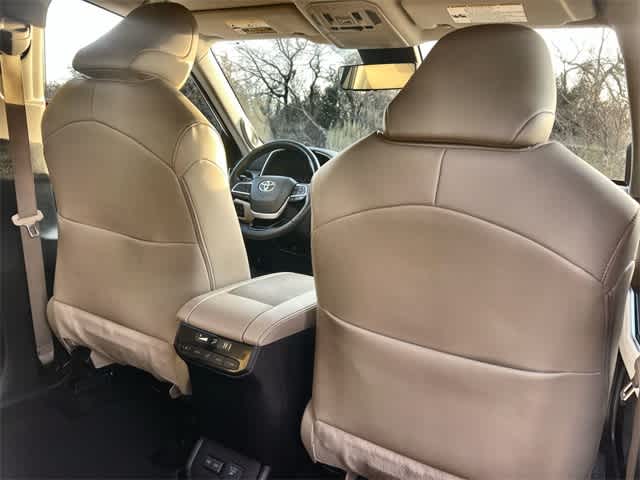 Thumbnail: 2023 Toyota Highlander - 13