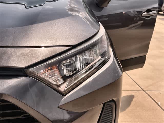 Thumbnail: 2020 Toyota RAV4 - 24