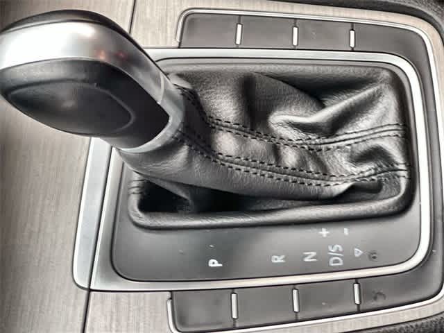 Thumbnail: 2015 Volkswagen Golf - 16