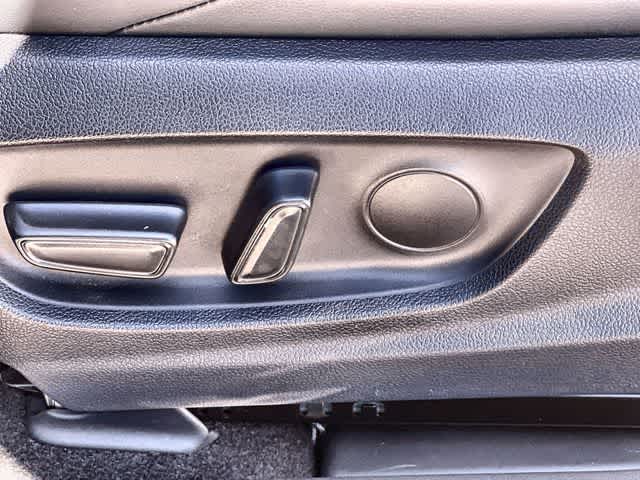 Thumbnail: 2023 Toyota Corolla - 31