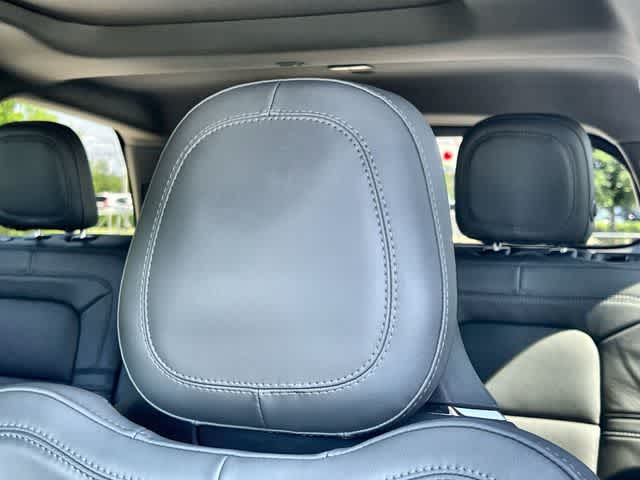 Thumbnail: 2020 Lincoln Aviator - 24