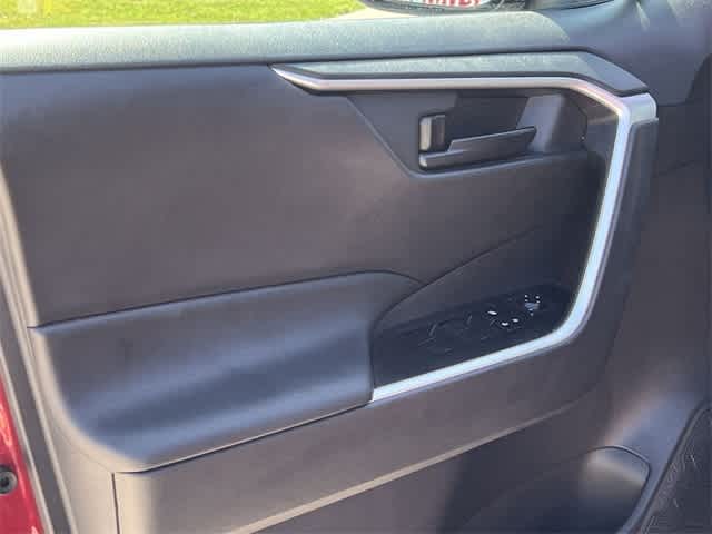 2021 Toyota RAV4 LE 29
