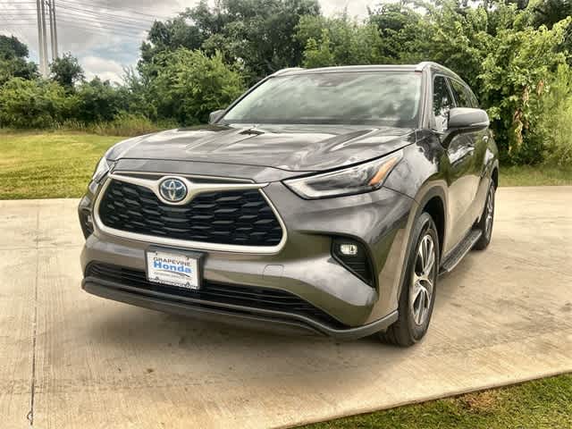 Thumbnail: 2022 Toyota Highlander - 2