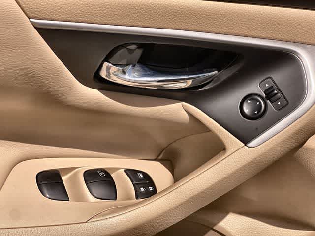 Thumbnail: 2016 Nissan Altima - 30