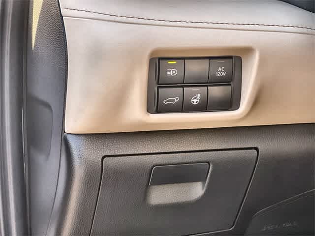 Thumbnail: 2023 Toyota Highlander - 29