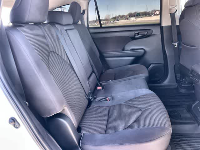 Thumbnail: 2022 Toyota Highlander - 14