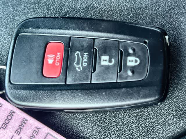 Thumbnail: 2023 Toyota Highlander - 21