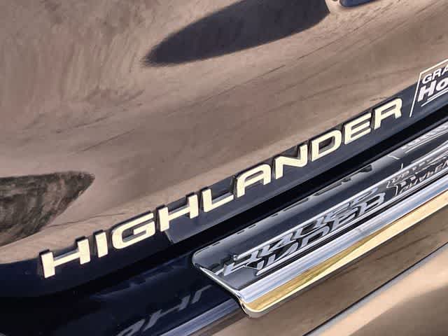 Thumbnail: 2022 Toyota Highlander - 8