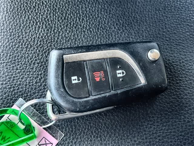 Thumbnail: 2021 Toyota RAV4 - 21