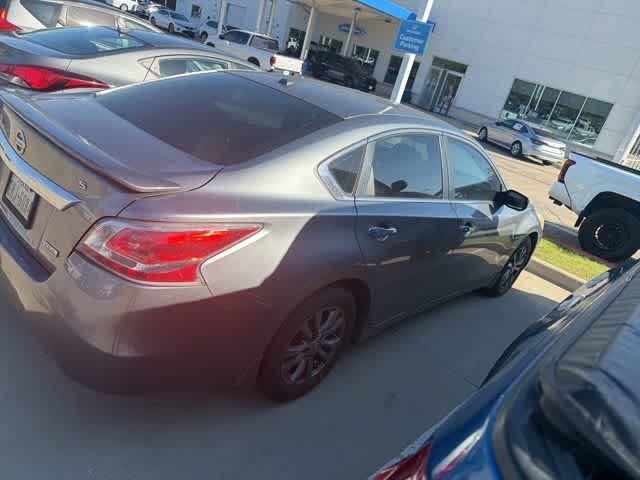 Thumbnail: 2015 Nissan Altima - 11