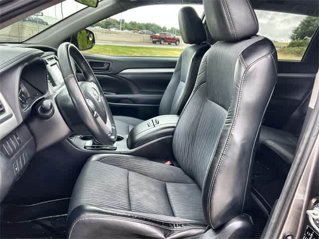 Thumbnail: 2015 Toyota Highlander - 11