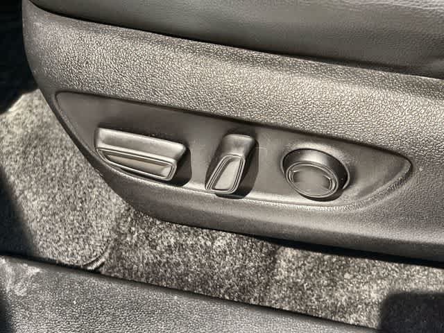 Thumbnail: 2023 Toyota Highlander - 31