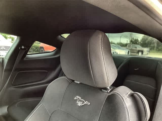 2016 Ford Mustang  25