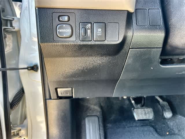 Thumbnail: 2013 Toyota RAV4 - 28