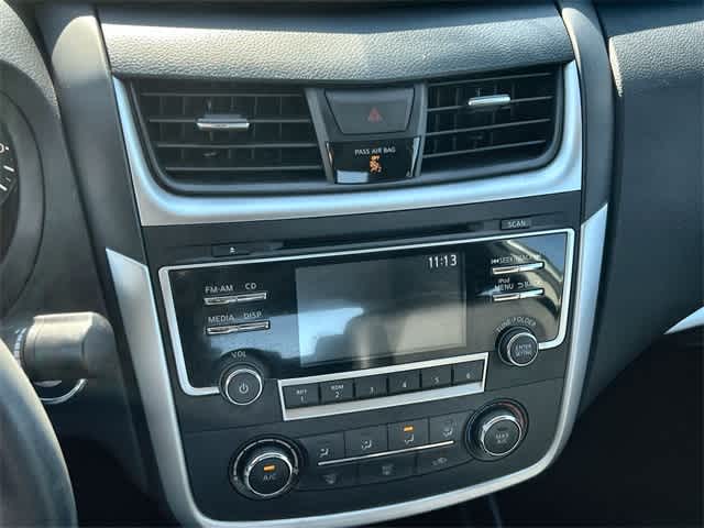 Thumbnail: 2017 Nissan Altima - 18