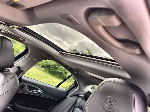 Thumbnail: 2020 Alfa Romeo Giulia - 32