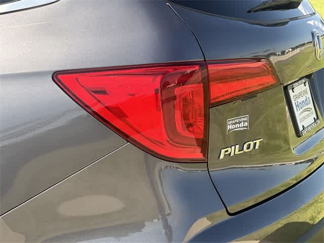Thumbnail: 2017 Honda Pilot - 8