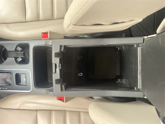 2017 Ford Escape Titanium 27