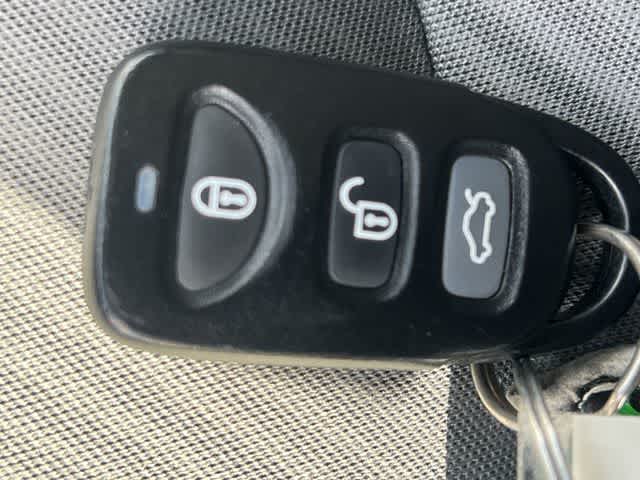 Thumbnail: 2013 Hyundai Elantra - 21