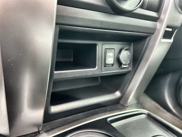 Thumbnail: 2014 Toyota 4Runner - 28