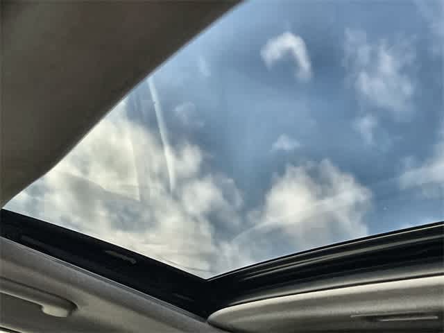 Thumbnail: 2023 Kia Niro - 32