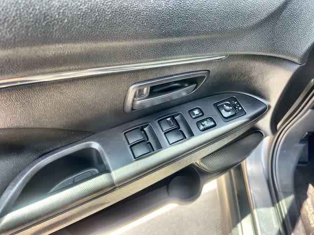 Thumbnail: 2015 Mitsubishi Outlander Sport - 28