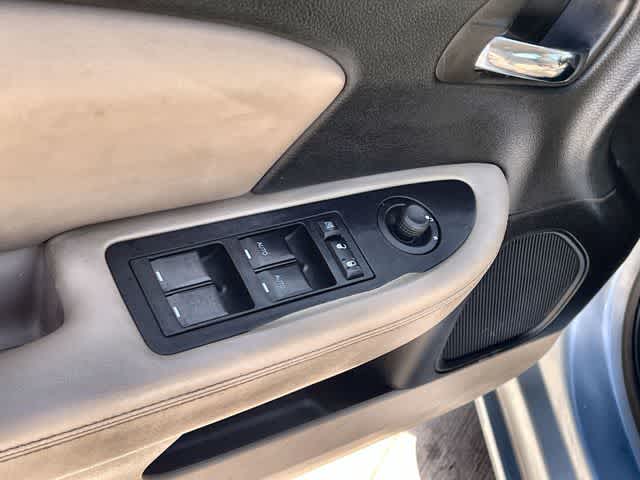 Thumbnail: 2012 Chrysler 200 - 29