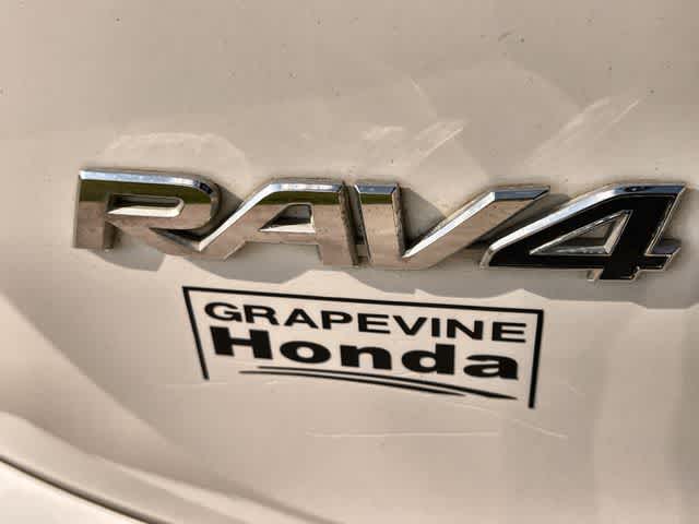 Thumbnail: 2018 Toyota RAV4 - 8