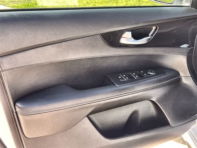 Thumbnail: 2024 Kia Forte - 30