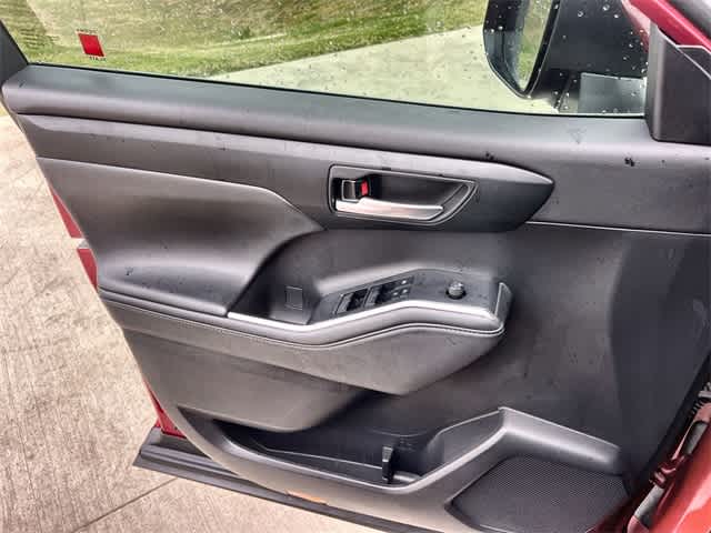 Thumbnail: 2021 Toyota Highlander - 30