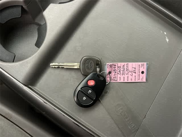 Thumbnail: 2008 Toyota Sienna - 21