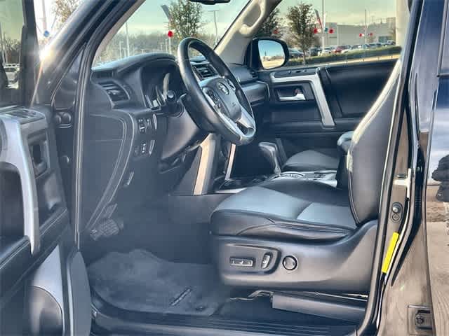 Thumbnail: 2015 Toyota 4Runner - 3