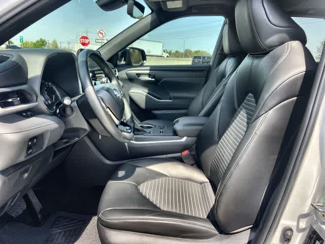 Thumbnail: 2023 Toyota Highlander - 11