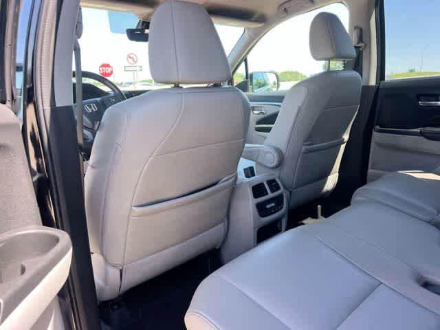 Thumbnail: 2019 Honda Pilot - 13