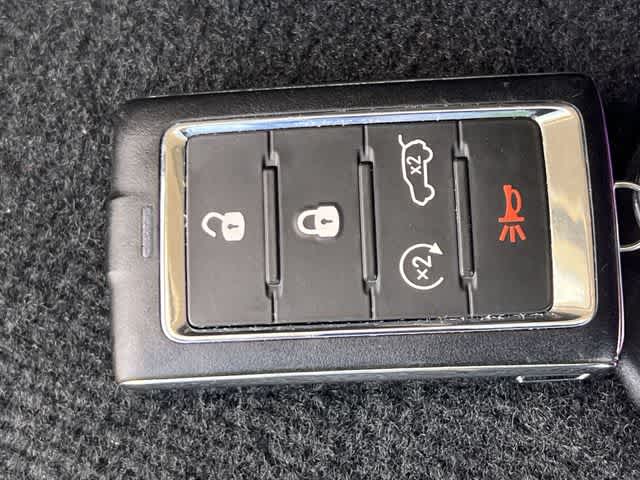 Thumbnail: 2023 Jeep Grand Cherokee L - 21