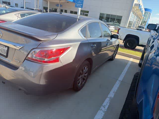 Thumbnail: 2015 Nissan Altima - 10