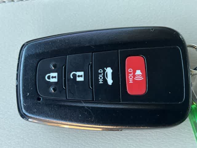 Thumbnail: 2022 Toyota Avalon - 21