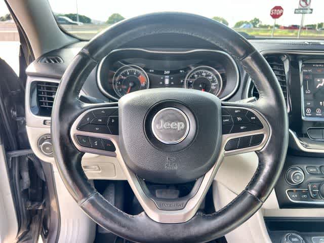 Thumbnail: 2019 Jeep Cherokee - 17
