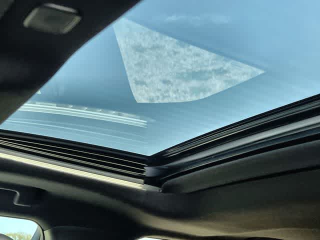 Thumbnail: 2023 Toyota Highlander - 32